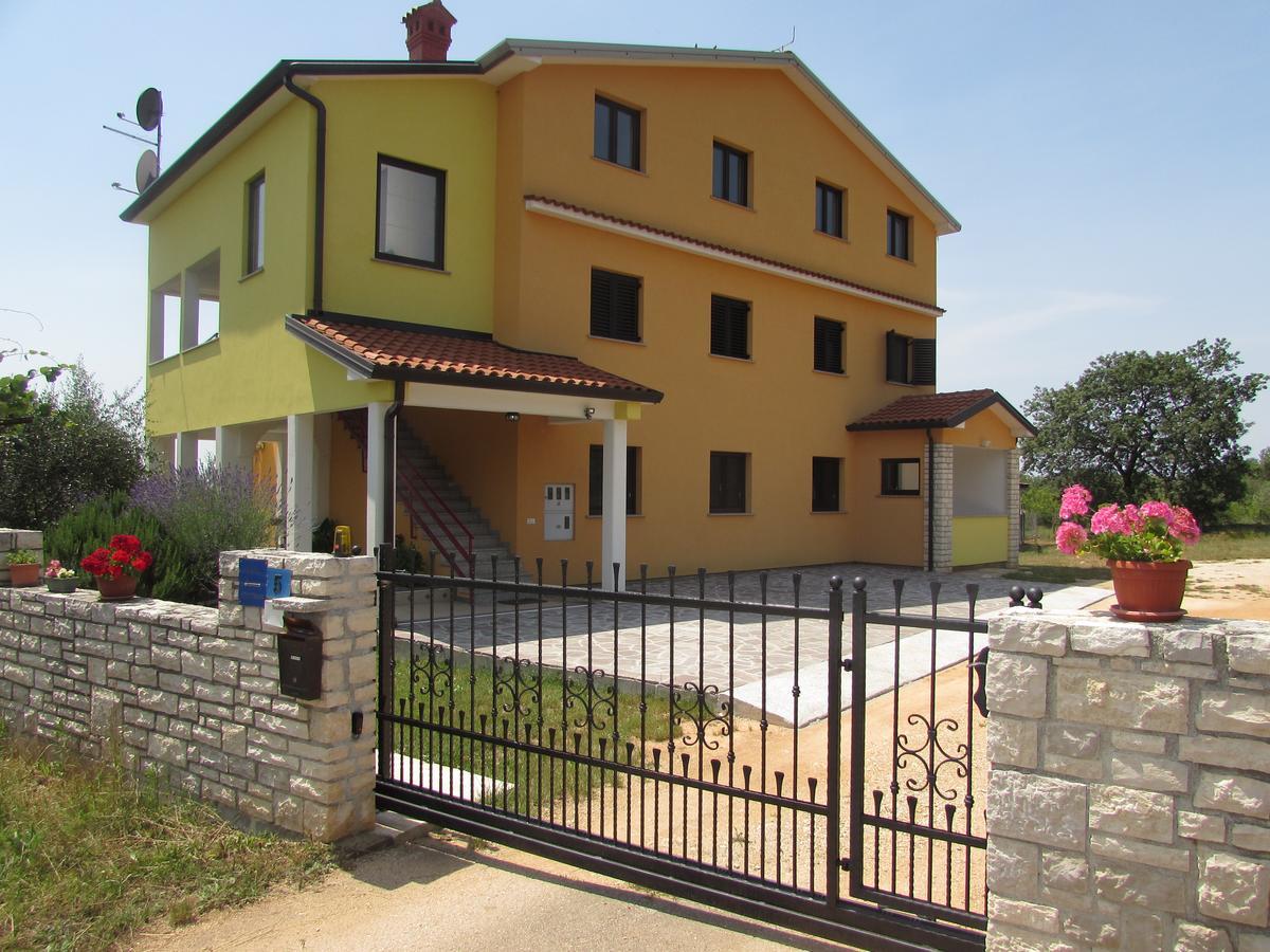 Apartments Goga Umag Extérieur photo