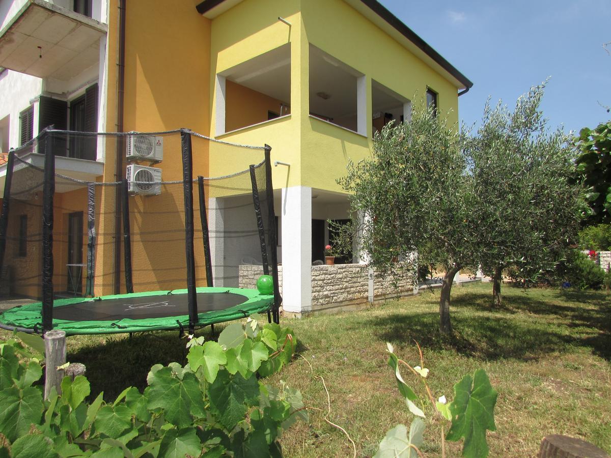Apartments Goga Umag Extérieur photo